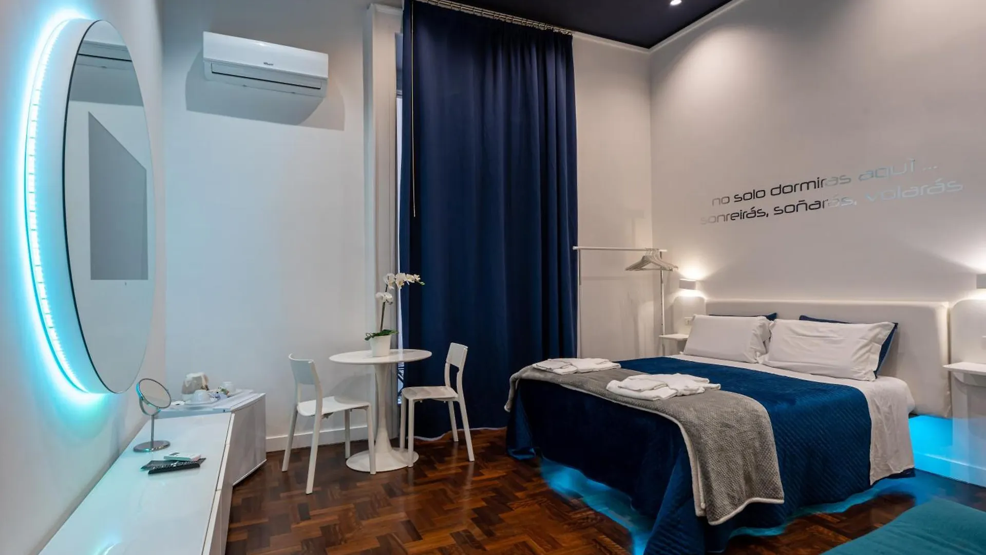 ** Couette-café Bed and Breakfast Skyhouse Duomo à Naples Italie