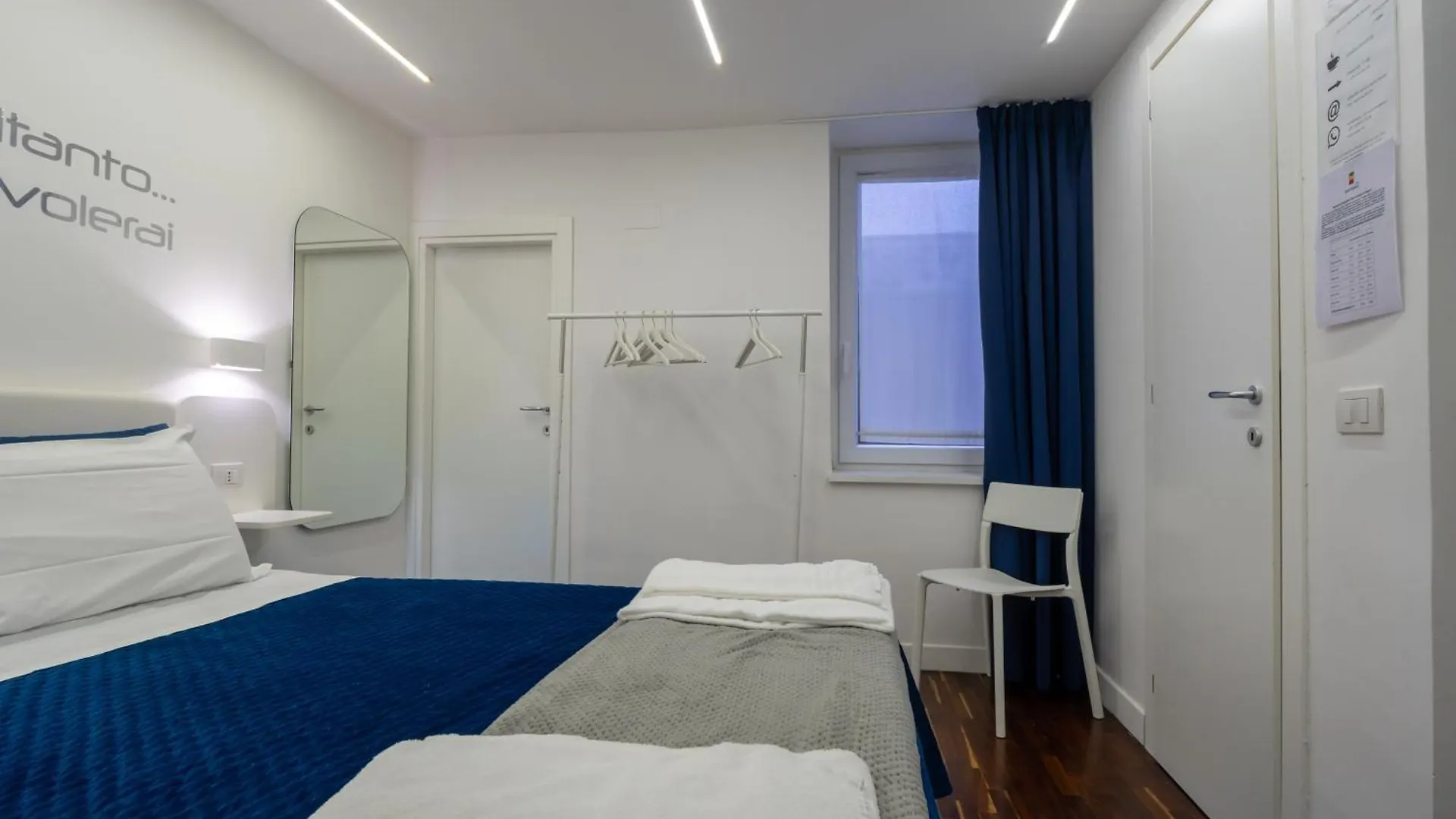 Bed and Breakfast Skyhouse Duomo à Naples 2*,  Italie