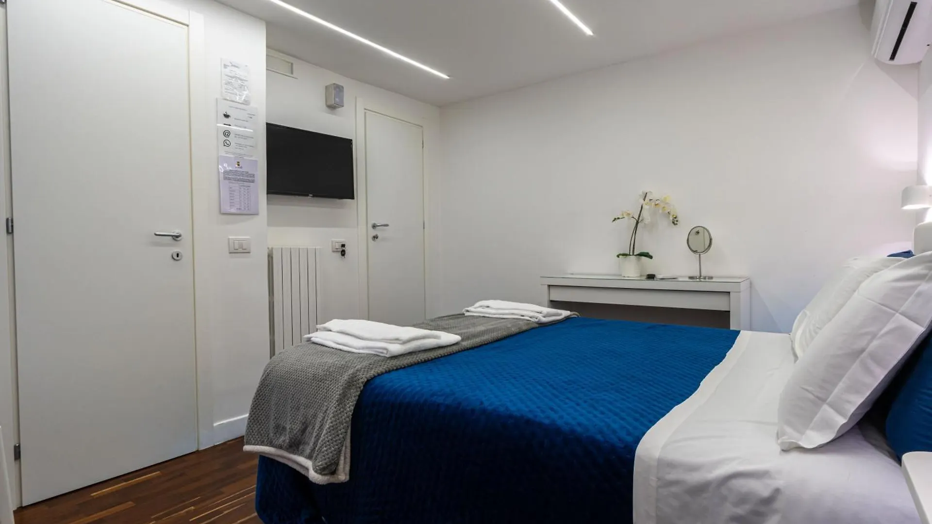 ** Couette-café Bed and Breakfast Skyhouse Duomo à Naples Italie