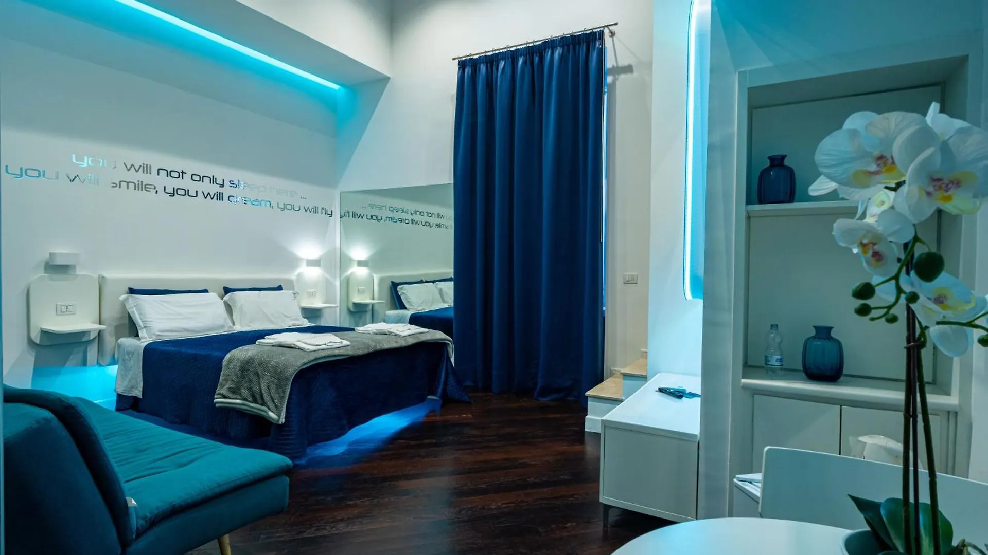 나폴리 Skyhouse Duomo B&B 2*,  이탈리아