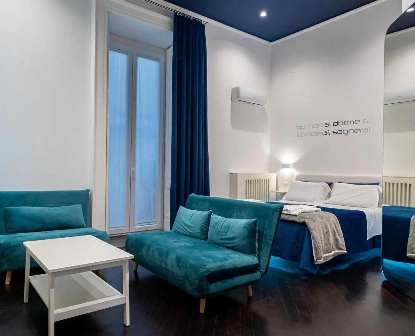 나폴리 Skyhouse Duomo B&B